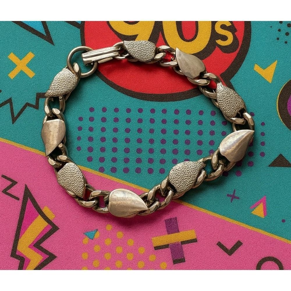 90s Vintage Womens Chunky Silver Tone Leafy Heart Charm Chain Bracelet Y2K Edgy